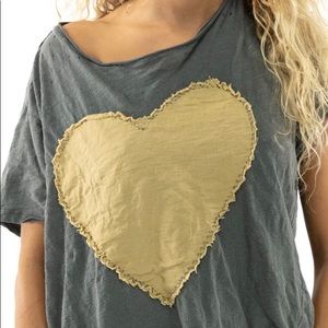 💛SOLD💛 Magnolia Pearl Heart Appliqué tee